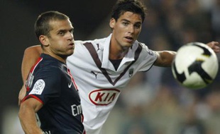 Le Bordelais Yohann Gourcuff (à droite), à la lutte avec le parisien Jérôme Rothen, lors de la victoire du PSG 1-0, samedi 16 août 2008, lors de la 2e journée de Ligue1.