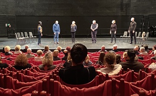 Un atelier d'oralité animé par Muriel Mayette-Holtz, directrice du Théâtre national de Nice. (Illustrations)