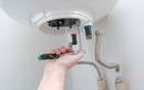 L’astuce méconnue pour ajuster votre chauffe-eau cet été et faire baisser la facture d’énergie sans effort