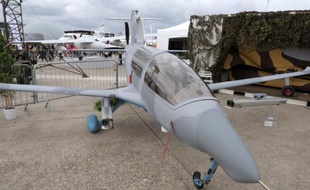 Sébastien Lefebvre, 32 ans, qui se voyait créateur d'automobiles, a remporté au salon du Bourget un contrat de 13 millions d'euros pour livrer à Dubai un avion de surveillance révolutionnaire.