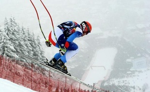Le Suisse Didier Cuche a sauvé samedi la descente raccourcie de Kitzbühel en établissant un record au bas de la Streif avec un 5e succès dans l'épreuve la plus prestigieuse de la Coupe du monde de ski alpin, pour dépasser définitivement le grand Franz Klammer.
