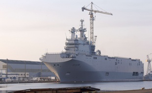 Le Vladivostok, l'un des deux porte-hélicoptères de type Mistral, en 2014 à Saint-Nazaire, destinés à la Russie et finalement vendus à l'Egypte.