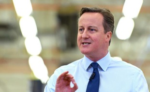 Le Premier ministre britannique David Cameron dans l'usine Siemens à Chippenham en Angleterre, le 2 février 2016