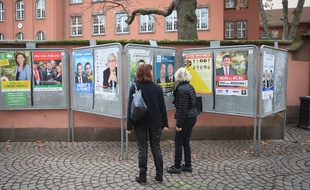 02122015-STR-Illustrations. Panneaux d'affichage élections régionales ACAL