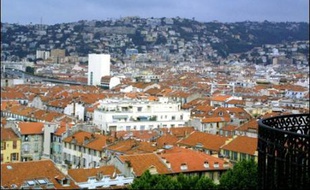 Plusieurs hommes cagoulés et armés ont braqué dimanche le personnel du musée des Beaux-Arts de Nice pour s'emparer de quatre tableaux de valeur, deux Bruegel, un Sisley et un Monet, a-t-on appris de source policière.