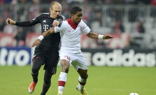 Arjen Robben et Franck Beria lors du match de Ligue des champions Bayern Munich-Lille (LOSC), le 7 novembre 2012.