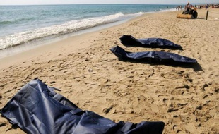 Les six migrants qui se sont noyés samedi près de Catane, en Sicile, étaient égyptiens et le chalutier qui les transportait avec une centaine d'autres a été abandonné au large par un navire plus grand, ont annoncé la police locale et les magistrats