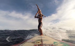 Kalani Vierra et Krystl Apeles vous invitent sur leur planche.