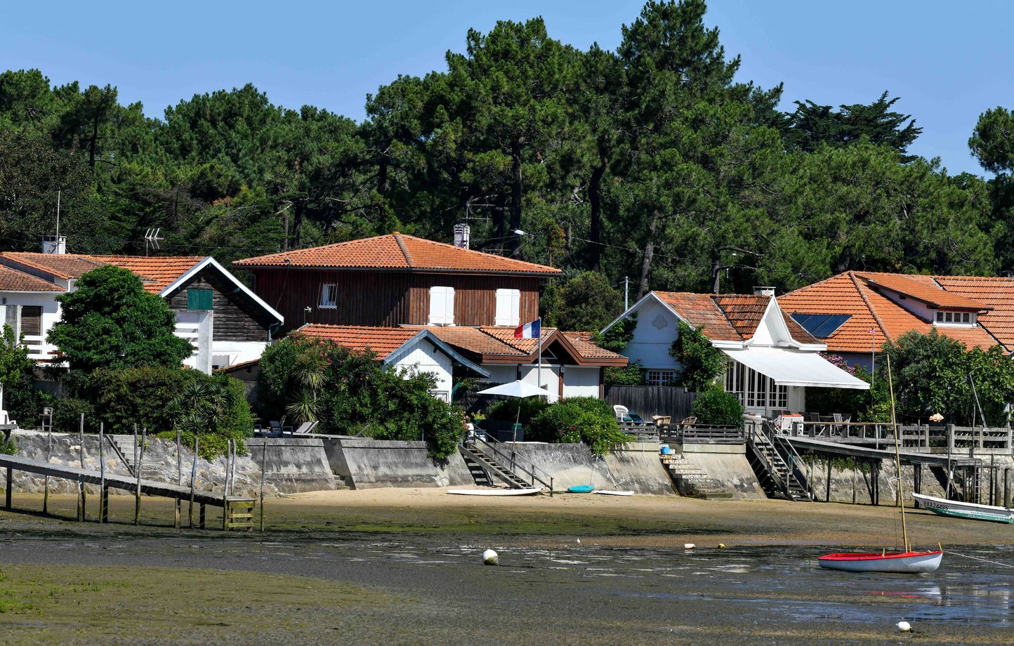 Les biens situés en première ligne sur le bassin d'Arcachon se négocient à des hauteurs stratosphériques.