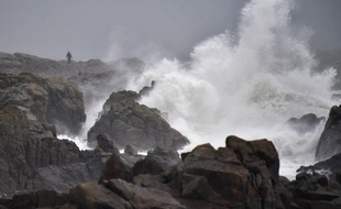 Mer déchaînée à Batz-sur-Mer (Loire Atlantique) dimanche 31 décembre. La tempête Carmen traverse ce lundi la France d'ouest en est.