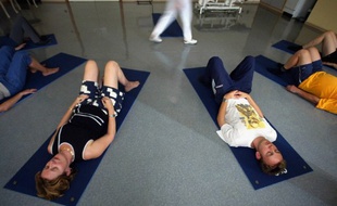 Séance de relaxation personnelle dans un hôpital d'Ensisheim (Haut(Rhin).