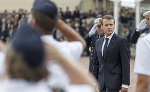Emmanuel Macron sur la base aérienne de Rochefort en juin 2018.