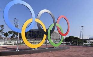 Les anneaux olympiques, à Rio de Janeiro.
