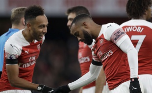 Aubameyang et Lacazette, anciens rivaux avec l'ASSE et l'OL.