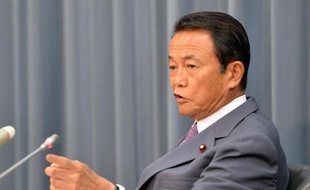 Le ministre nippon des Finances Taro Aso et le gouverneur de la banque centrale du Japon se sont montrés inquiets vendredi du possible impact de l'impasse budgétaire américaine sur l'économie mondiale et sur le marché des changes.