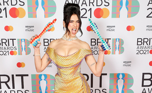 La chanteuse Dua Lipa aux BRIT Awards 2021
