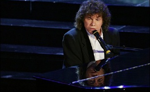 Le chanteur et compositeur Richard Cocciante a été condamné lundi à 30 mois d'emprisonnement, dont 10 fermes, pour fraude fiscale, par le tribunal correctionnel de Paris.