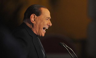L'ex-chef du gouvernement italien Silvio Berlusconi a été déchu mercredi de son poste de sénateur, une première après vingt ans passés au Parlement, à la suite d'une condamnation définitive à un an de prison pour fraude fiscale.