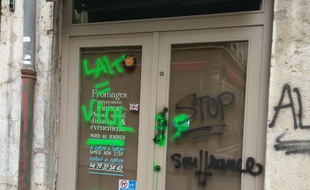 Des activistes de la cause animale ont tagué plusieurs commerces de Lyon.