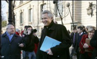 Le Premier ministre Dominique de Villepin est arrivé jeudi à 08H55 au pôle financier du tribunal de grande instance de Paris poury être entendu comme témoin par les deux juges de l'affaire Clearstream.