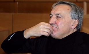 Une peine de cinq ans de prison ferme a été requise mardi devant le tribunal correctionnel de Marseille à l'encontre d'André Bousquet, 61 ans, un ancien "chimiste" de la French Connection soupçonné d'avoir participé à un trafic international de cocaïne.