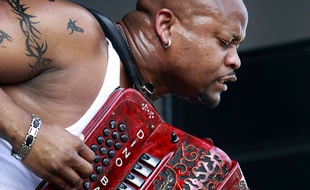 L'accordéon loin des clichés, ici à un festival de jazz, à La Nouvelle-Orléans.
