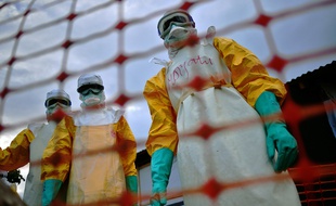 Des membres du personnel de MSF en Sierra Leone, le 14 août 2014.