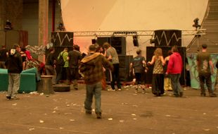 Illustration d'une rave party, ici organisée dans un hangar désaffecté à Rennes.