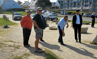 La photo de Nasser Al-Khelaifi en train de joueur à la pétanque
