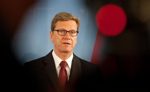 Le ministre allemand des Affaires étrangères, Guido Westerwelle, rejette toute éventualité d'une renégociation du programme d'austérité budgétaire grecque, dans un entretien paru samedi.
