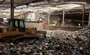 Le centre de tri des déchets de Romainville (93), qui doit être remplacé par une usine de méthanisation.