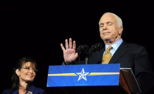 John McCain, qui a largement axé sa campagne sur son patriotisme forgé dans les geôles nord-vietnamiennes, n'a pas su conquérir l'Amérique après huit années d'une administration républicaine rejetée mardi par les électeurs.