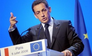 Nicolas Sarkozy, et les présidents de la Commission et du Parlement européens José Manuel Barroso et Hans-Gert Pöttering, ont tous trois plaidé pour une "Europe unie" derrière le Traité de Lisbonne, lors d'un Conseil national de l'UMP samedi à Paris.
