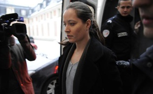 Jessica Davies sortant de la cour d'assises de Versailles, lundi 11 janvier 2010.
