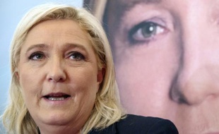 La présidente du FN Marine Le Pen s'exprime lors d'une conférence de presse le 7 décembre 2015, à Lille