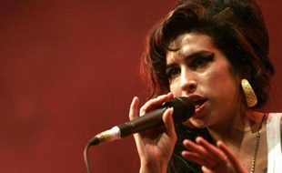 Amy Winehouse sur scène aux Eurockéennes de Belfort, le 29 juin 2007.