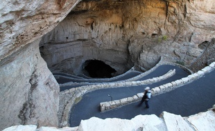 Les lacets pour accéder aux grottes de Carlsbad au Nouveau-Mexique.