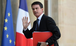 Le Premier ministre Manuel Valls arrive à l'Elysée, le 15 novembre 2015 à Paris