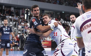 Florian Delecroix (à droite) aux prise avec le joueur de Montpellier Toumi.