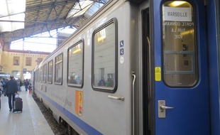 Marseille 05 JANVIER 2015. Un TER en gare Saint-Charles, à Marseille.