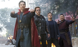 Benedict Cumberbatch, Robert Downey Jr., Benedict Wong et Mark Ruffalo dans «Avengers : Infinity War».