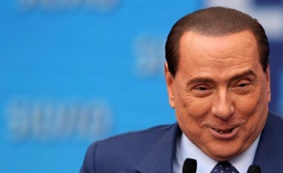 La défense de Silvio Berlusconi, accusé dans le procès Rubygate d'abus de pouvoir et prostitution de mineure, a demandé lundi l'acquittement pour l'ex-chef du gouvernement italien, contre lequel le parquet a demandé six ans de prison.