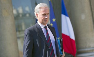 L'une des deux femmes ayant porté plainte pour harcèlement sexuel contre le maire UMP de Draveil (Essonne) Georges Tron a jugé mercredi d'une "stupidité exemplaire" une expertise psychologique la concernant, réalisée dans le cadre de l'instruction visant M. Tron.
