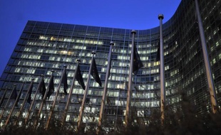 La Commission européenne dévoilera mercredi son projet de résolution des crises bancaires, un des piliers de l'"union bancaire" qu'elle appelle de ses voeux, visant à prévenir et mieux gérer les faillites en évitant de solliciter les Etats et de déstabiliser tout le secteur.