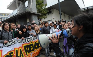 Près de 3000 personnes, dont une majorité de lycéens, ont manifesté hier à Nantes.