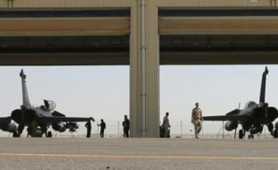 Un Rafale de l'armée française sur le tarmac d'une base militaire dans le Golfe, le 17 novembre 2015
