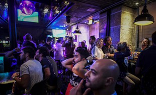Des supporters parisiens devant le Final 8 de la Ligue des champions l'été dernier.