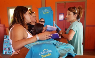 La ville de Martigues vend des produits dérivés de la série «Camping Paradis»