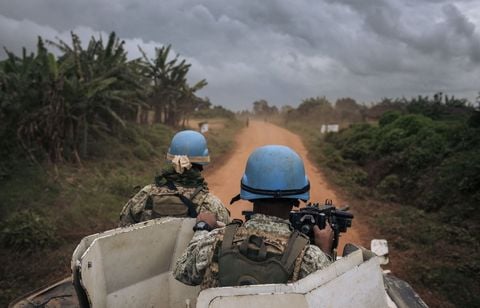 Un hélicoptère de l’ONU essuie des tirs en RDC, un casque bleu tué