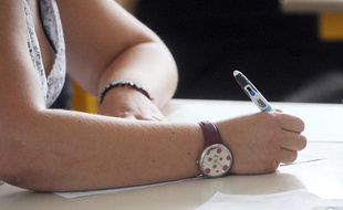 Une candidate au baccalauréat technologique, au lycee Chopin de Nancy.